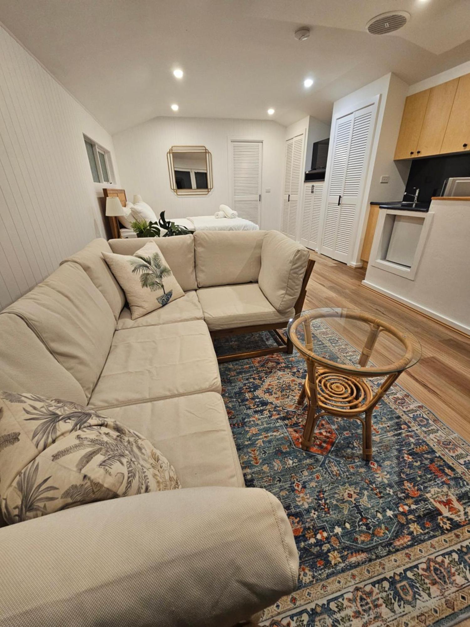Guest house By The Seaside Mornington